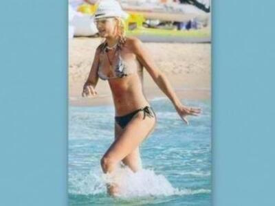 Φαίη Σκορδά: Sexy on the beach 