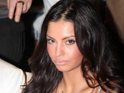 «Ανάβει φωτιές»... με πούρα η Δήμητρα Αλ...