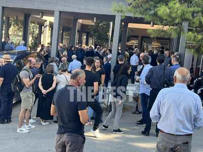 Πάτρα: Πλήθος κόσμου στην κηδεία του δημ...