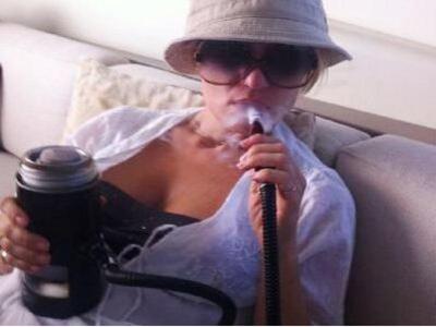 Η Μελέτη καπνίζει.... ναργιλέ στη Σίφνο 