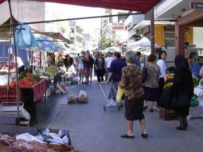Πάτρα: Ο Πακιστανός πούλαγε λαθραία τσιγ...