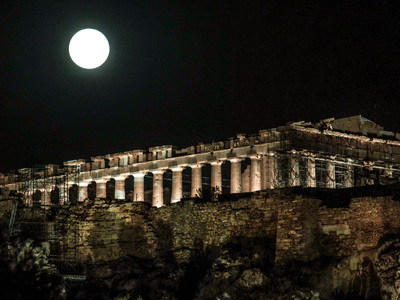 Η Πανσέληνος του Αυγούστου πάνω απο την ...