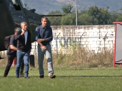 Στη Λάρισα ο Κυριάκος Μητσοτάκης - Πέταξ...