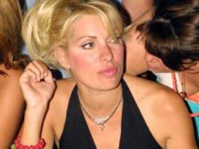 Bούρκωσε η Μενεγάκη με τα τραγούδια της ...