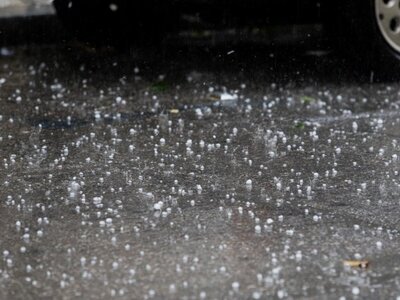 Άρχισε η κακοκαιρία: Δυνατή βροχή και χα...