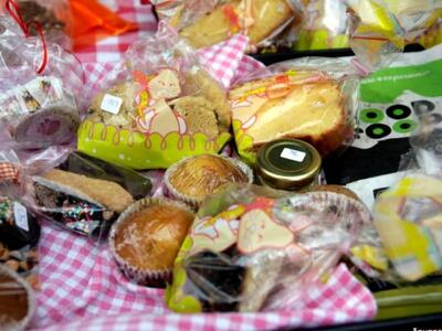 Κρασί,ούζο,μαρμελάδες και διακοσμητικά α...