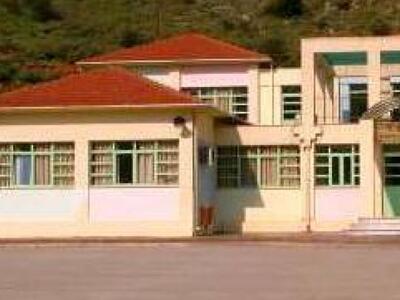 Εργάτης έπεσε από σκάλα και έσπασε το χέ...