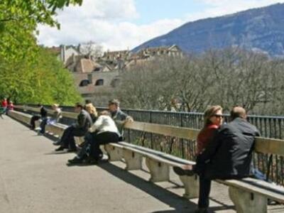 Ελβετία: Παράνομο κρίθηκε ένα... παγκάκι...