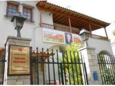 Άγνωστοι έβαλαν φωτιά στο Κέντρο "Χ...