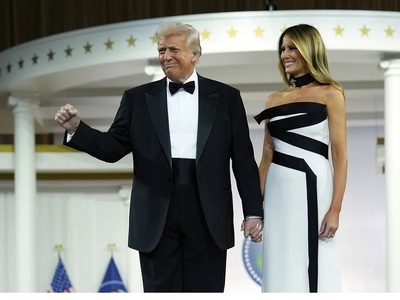 To προεδρικό ζεύγος με black tie ένδυση
