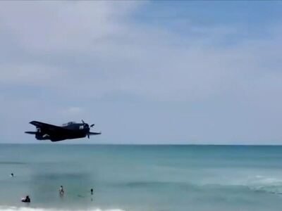 Εντυπωσιακό! Προσθαλάσσωση αεροπλάνου αν...