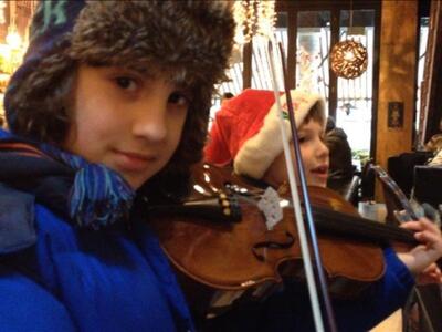 Πάτρα: Τα πρωτοχρονιάτικα κάλαντα με τρι...