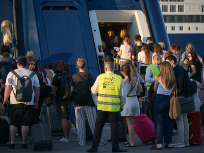 Εξοδος αδειούχων: Γεμάτα αναχωρούν τα πλ...
