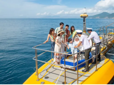 Βιετνάμ: Διαφανές τουριστικό υποβρύχιο π...