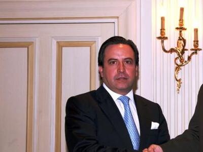 Διαψεύδει τα περί φοροδιαφυγής και εμπλο...