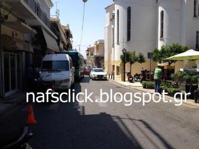 Αγανακτισμένος οδηγός... έκλεισε το δρόμ...