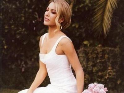 Αμαρυλλίς: Της πάει το νυφικό - Δείτε φωτό 