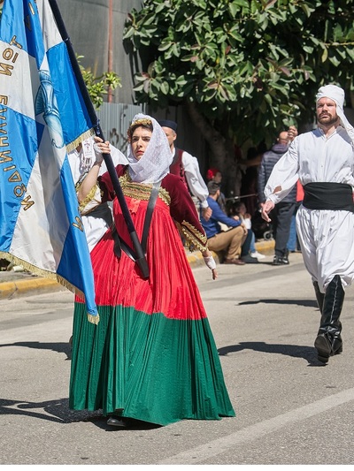Η σημαιοφόρος Κρυσταλλένια Γιαννακοπούλο...