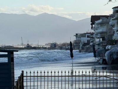 Κακοκαιρία: Ζημιές, πλημμύρες και εκκενώ...
