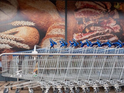 Σούπερ μάρκετ: Αυξήσεις τιμών σε φρούτα,...