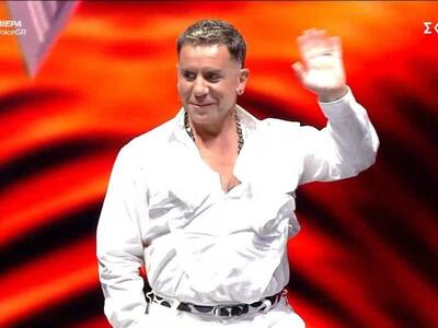 Μαζωνάκης: Αποθεώθηκε ο τραγουδιστής στη...