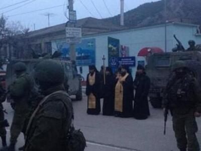 Έγινε κι αυτό στην Ουκρανία: Ιερείς ευλο...