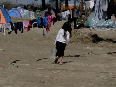 Τα Σκόπια κλείνουν τα σύνορα με την Ελλά...
