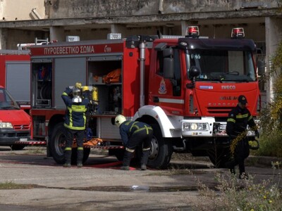 Πάτρα: Αυτοκίνητο έπιασε φωτιά απέναντι ...