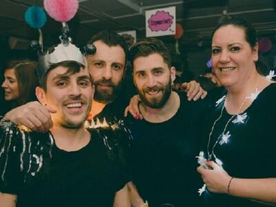 ΩΣ ΤΙΣ ΕΞΙ ΤΟ ΠΡΩΙ ΧΟΡΕΥΑΝ ΣΤΟ ΠΑΡΤΙ «ΑΥ...