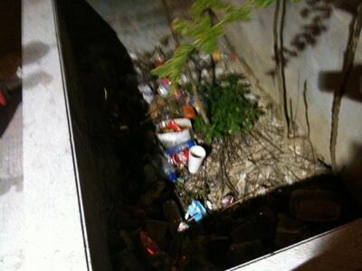 Πάτρα: Σκουπίδια και παρατημένα  μηχανάκ...