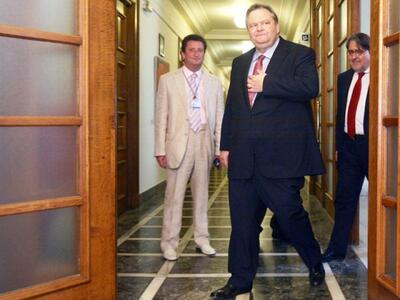 Οι μπηχτές της Μπιρμπίλη εναντίον του Πα...