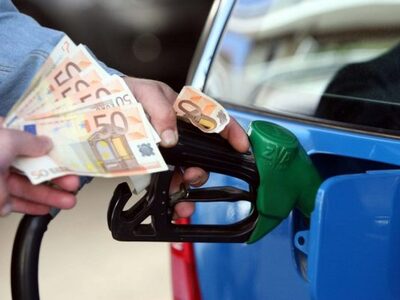 Βενζίνη: Οι καταναλωτές ελπίζουν να πληρ...