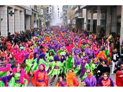 Σε εξέλιξη η μεγαλειώδης παρέλαση - 35.0...