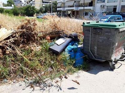 Πάτρα: Τα κλαδιά δίπλα σε κάδους απορριμ...