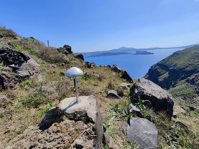 «Καλωδιώνονται» Σαντορίνη, Θηρασιά και τ...