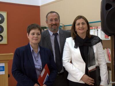 Ο πρέσβης με την διευθύντρια του Γαλλικο...