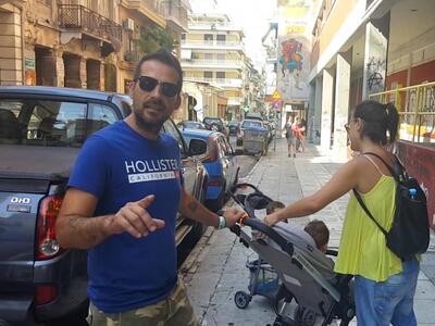 Ο Κώστας, η Μαρία και τα μωρά τους ετοιμ...