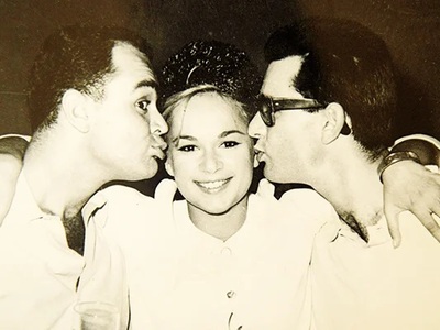 Με τα αδέλφια της σε ένα τρυφερό στιγμιό...