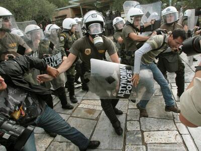 Εγκλωβισμένοι τουρίστες στην Ακρόπολη - ...