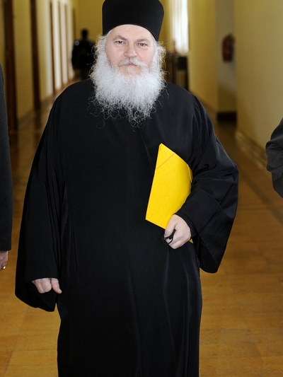 Στα δικαστήρια στέλνει ο Εφραίμ τον Κώστ...