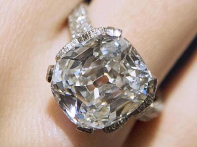 Κατάπιε διαμάντι 245.000 ευρώ για να το ...