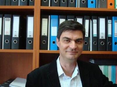 Υπό τον καθηγητή του Πανεπιστημίου Πατρώ...