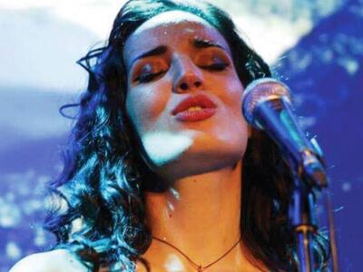 Η ερμηνεύτρια Μαρία Αναματερού στο θεματ...