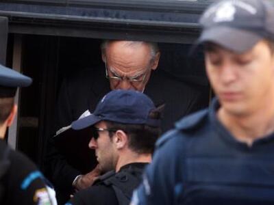 Άκης σε αστυνομικό: Κάτω τα χέρια σου, μ...