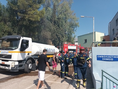 Φωτιά στην Πάτρα: Η ΔΕΥΑ στη μάχη για τη...