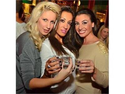 Πάρτι με house μουσική από τους Πατρινού...