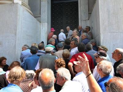 Τη μισή σύνταξη θα δώσει αύριο ο ΟΑΕΕ (πρώην ΤΕΒΕ)