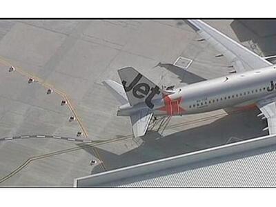 Δυο αεροπλάνα συγκρούστηκαν στο αεροδρόμ...