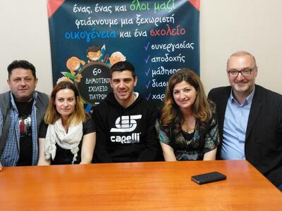 Πήγε και πάλι σχολείο ο Κώστας Κατσουράν...