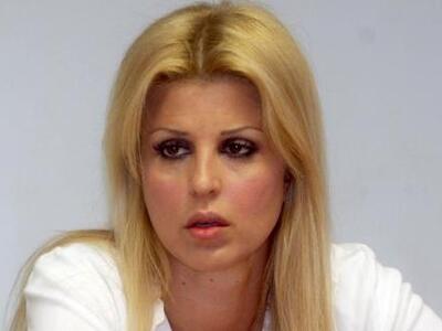 Έλενα Ράπτη: “Αναστάτωσε” παραλία της Χα...